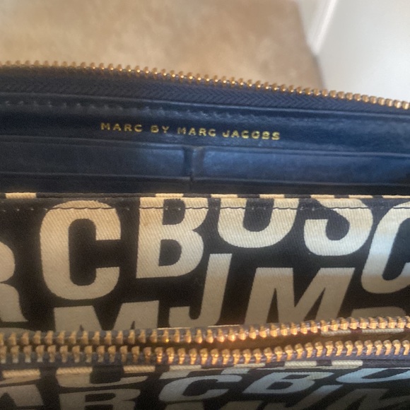 Marc By Marc Jacobs Navy Blue Wallet with Dust Cover - Picture 4 of 4